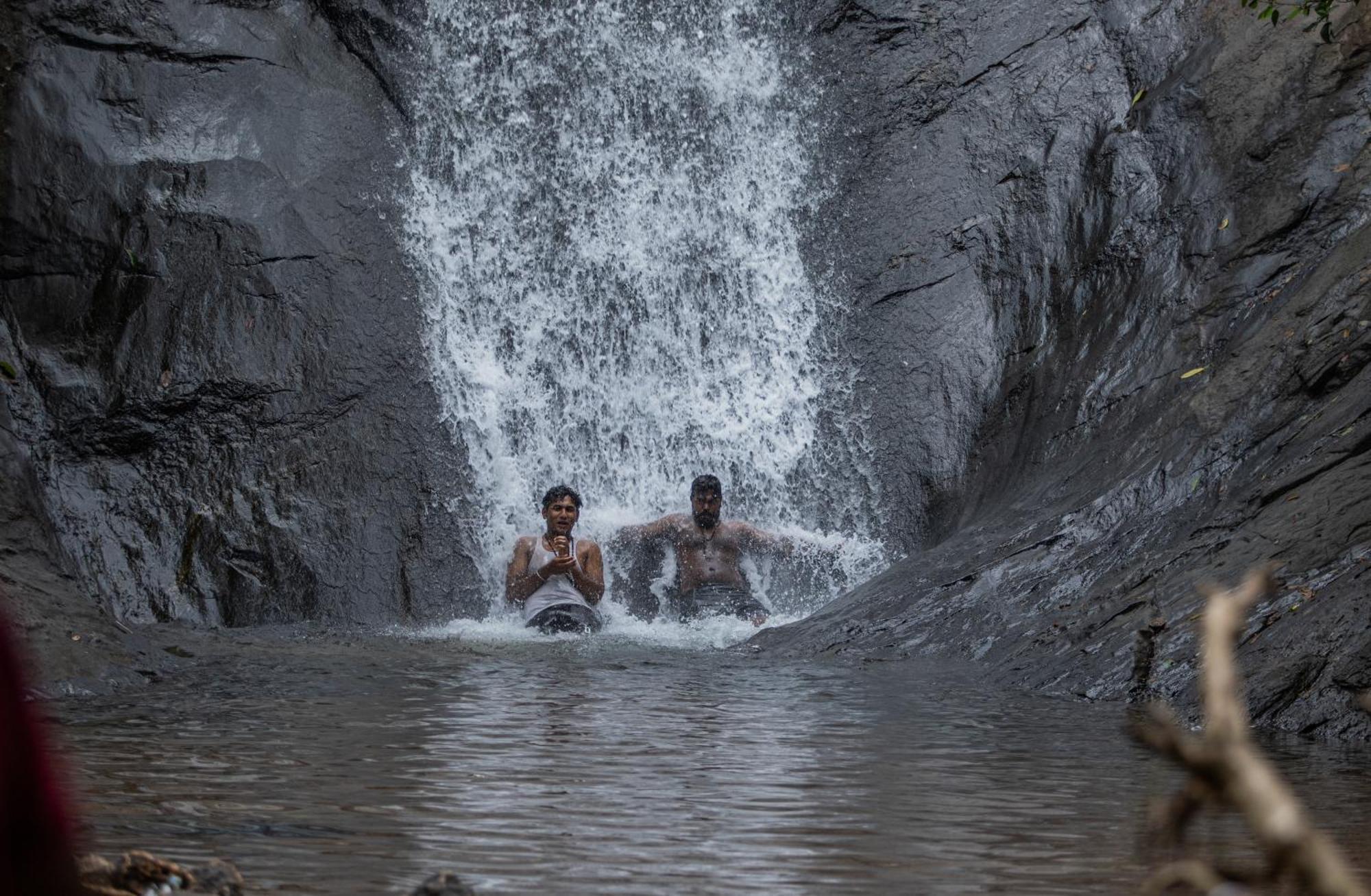 Kozhancheri Aruvikuzhy Waterfalls Villa מראה חיצוני תמונה